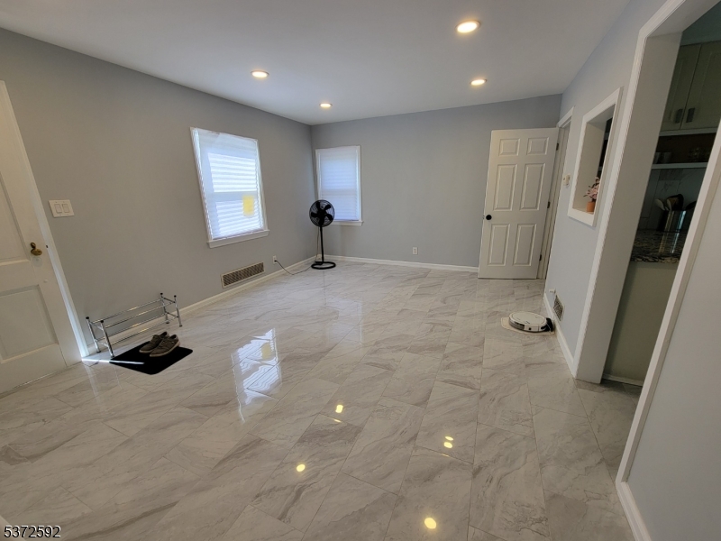 Clifton City, NJ 07012,40 Surrey Ln