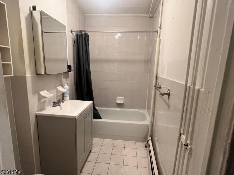 Bound Brook Boro, NJ 08805,416-418 E Main St #3W