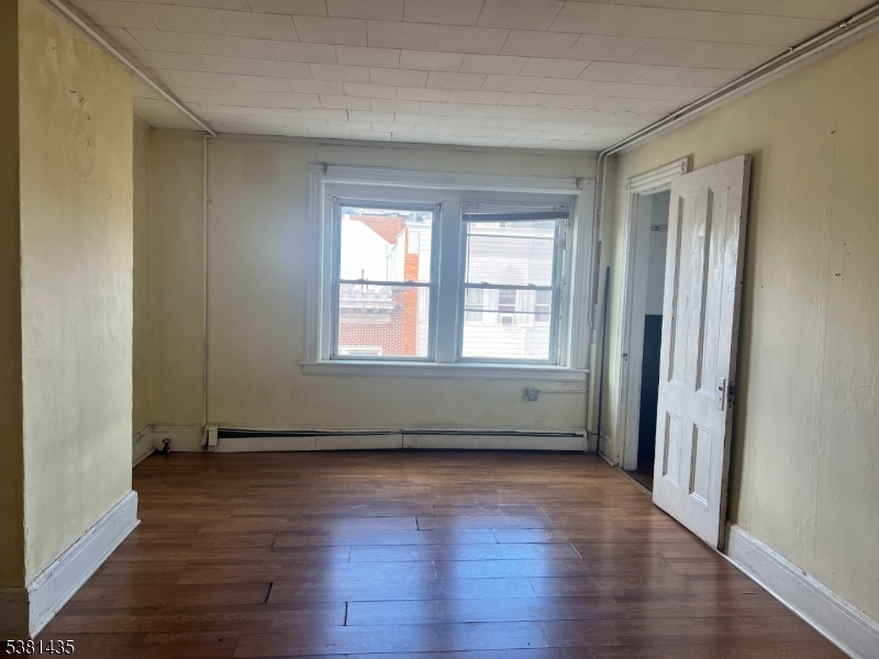 Bound Brook Boro, NJ 08805,416-418 E Main St #3W