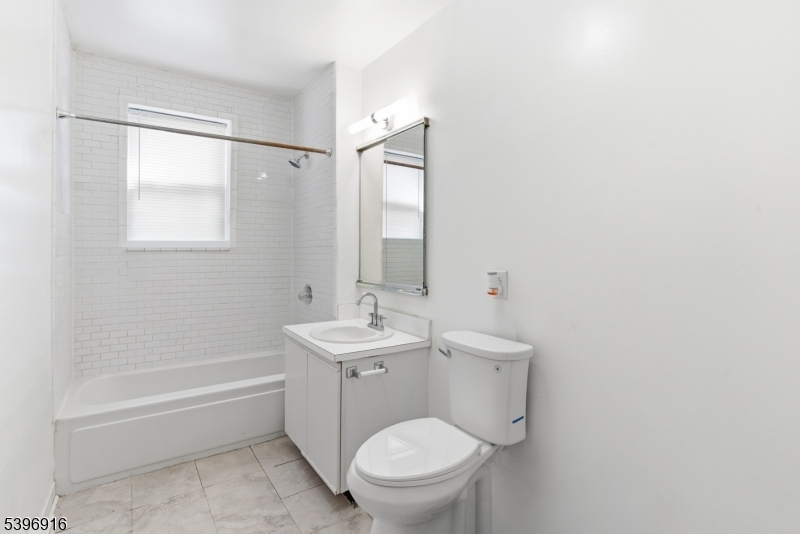 Newark City, NJ 07112,19-31 Lyons Ave #409