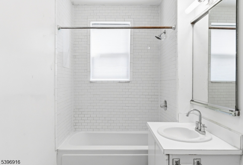 Newark City, NJ 07112,19-31 Lyons Ave #409