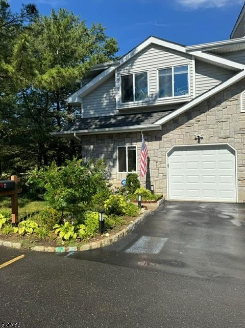 9 Picaron Pl, Old Bridge Twp., NJ 08879