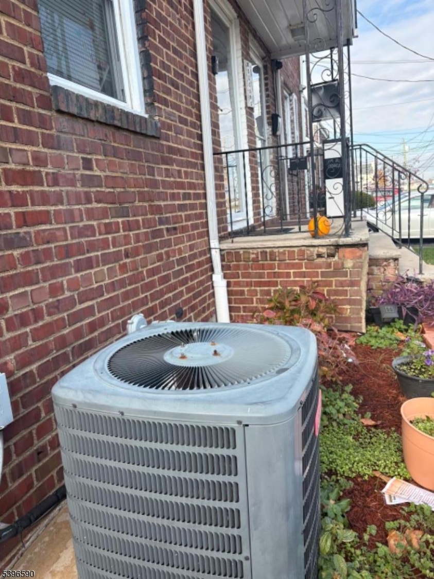 Elizabeth City, NJ 07202,619B Arnett St