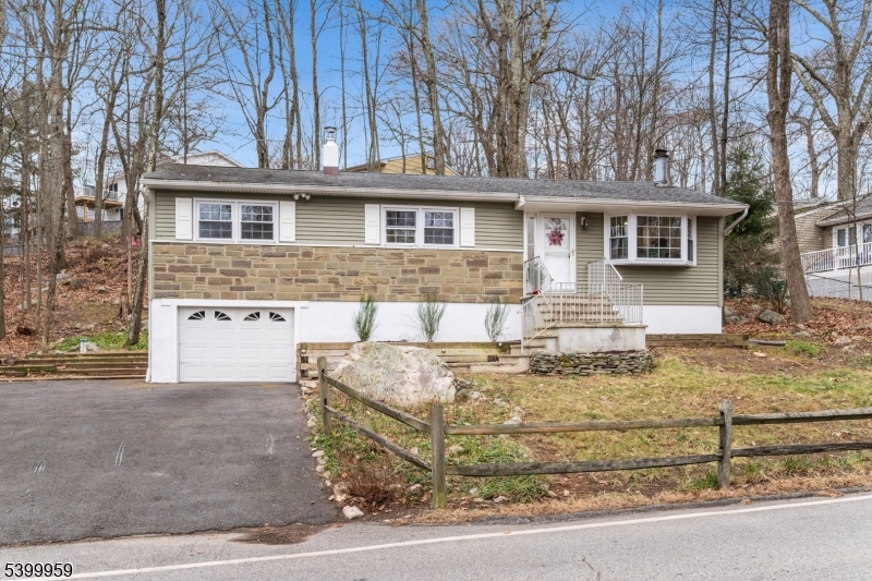 66 Sutton Trl, Hopatcong Boro, NJ 07843