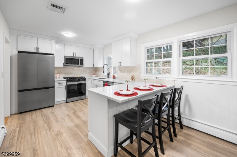 Hopatcong Boro, NJ 07843,66 Sutton Trl