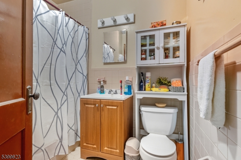 Newark City, NJ 07107,386 N 11Th St