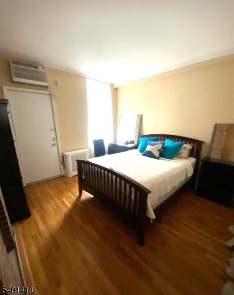 Jersey City, NJ 07302,208 Washington St #2A