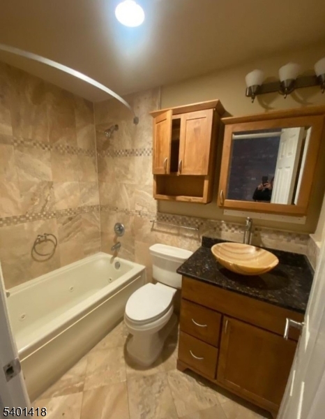 Jersey City, NJ 07302,208 Washington St #2A