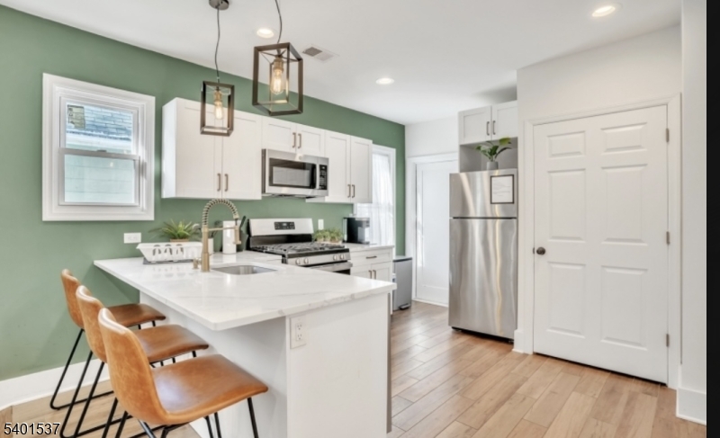 East Orange City, NJ 07017,72 Fair St