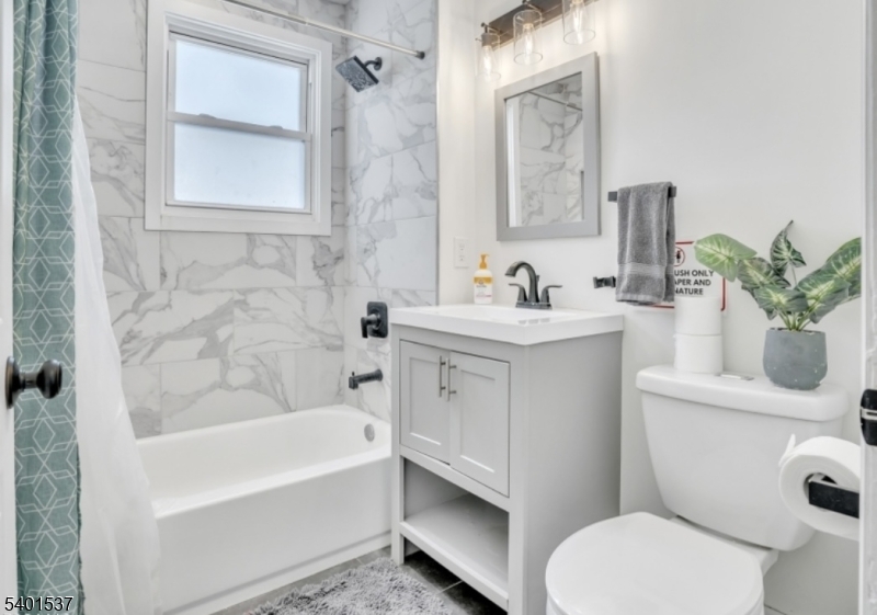 East Orange City, NJ 07017,72 Fair St