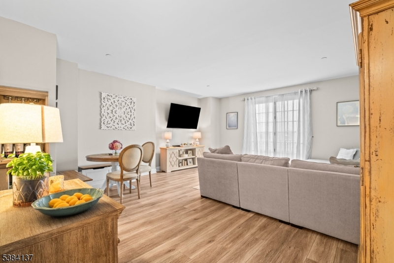 Jersey City, NJ 07305,100 Shearwater Ct East #31