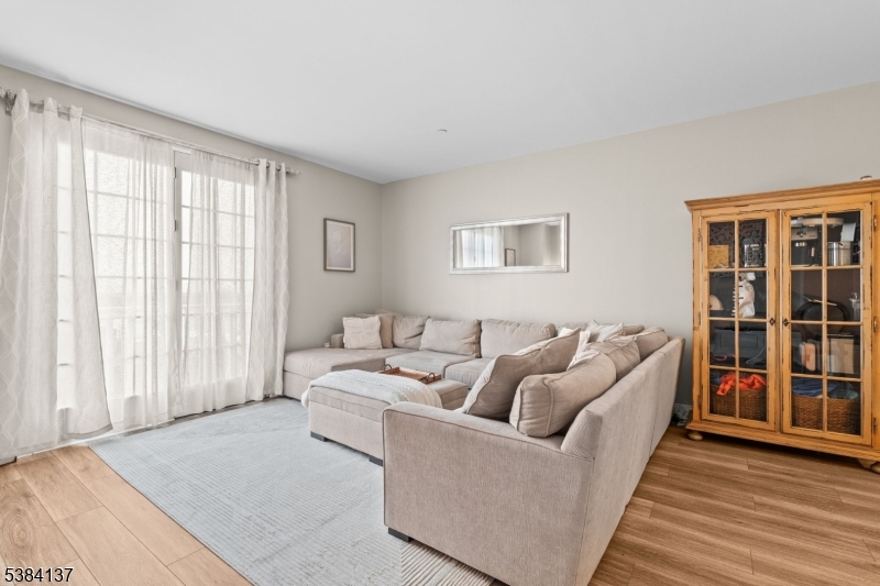 Jersey City, NJ 07305,100 Shearwater Ct East #31