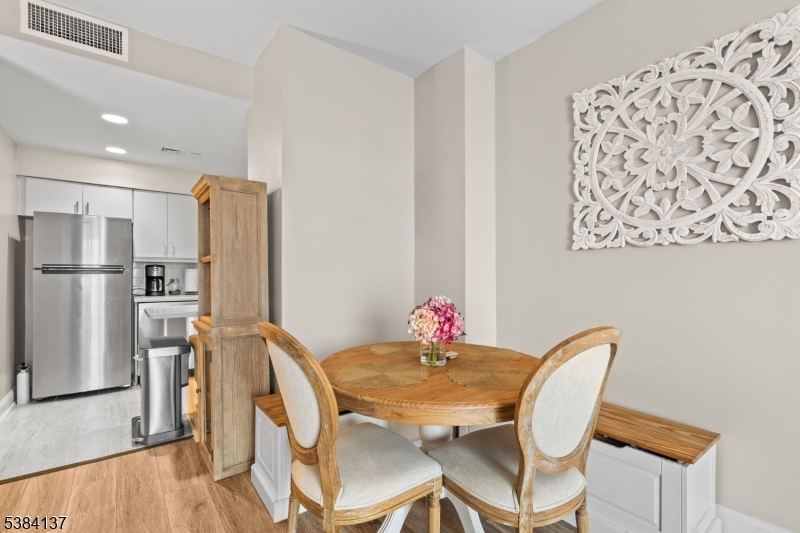 Jersey City, NJ 07305,100 Shearwater Ct East #31