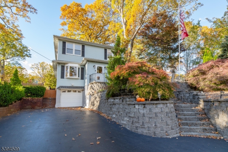 30 Voorhis Pl, Ringwood Boro, NJ 07456