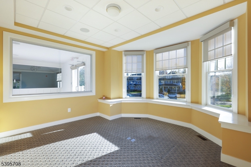 Westfield Town, NJ 07090,502 E Broad Street