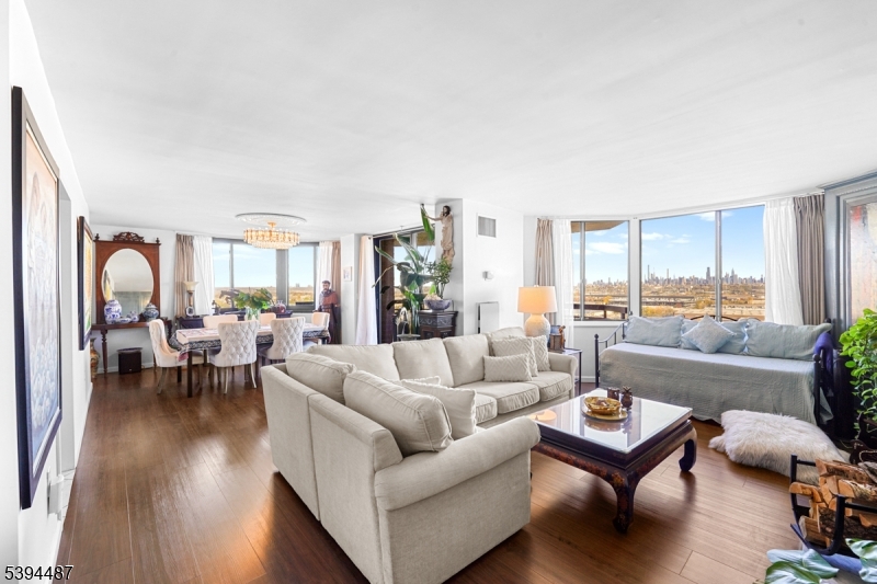 2005 Harmon Cove Tower, Secaucus Town, NJ 07094