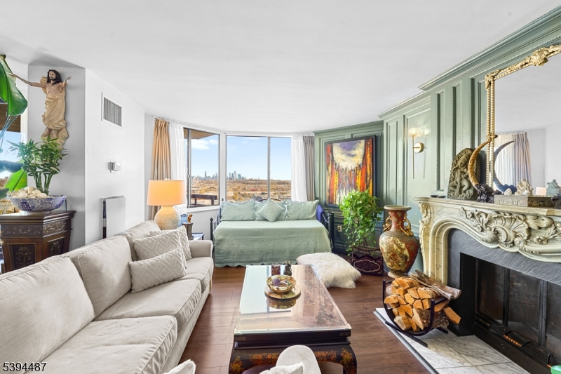 Secaucus Town, NJ 07094,2005 Harmon Cove Tower