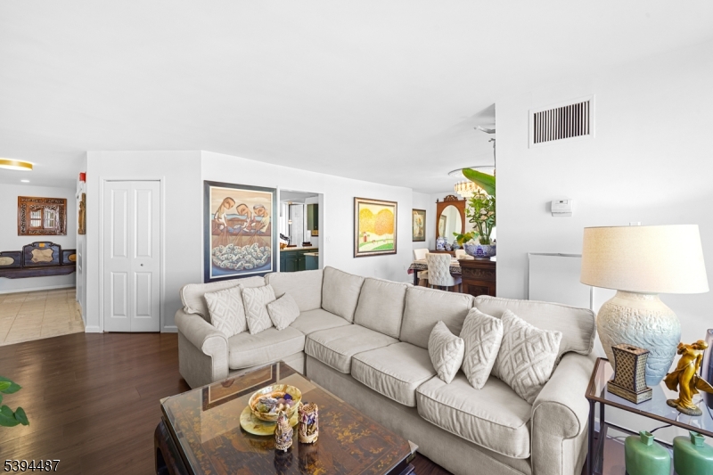 Secaucus Town, NJ 07094,2005 Harmon Cove Tower