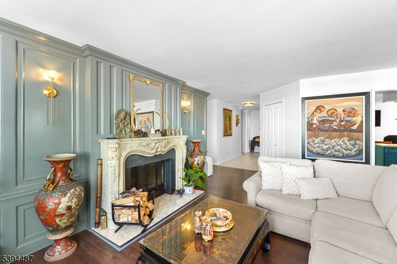 Secaucus Town, NJ 07094,2005 Harmon Cove Tower