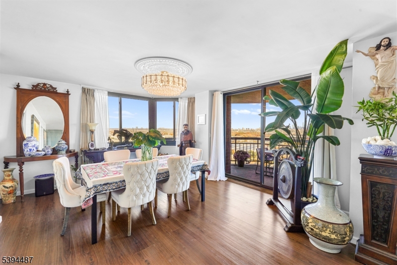 Secaucus Town, NJ 07094,2005 Harmon Cove Tower