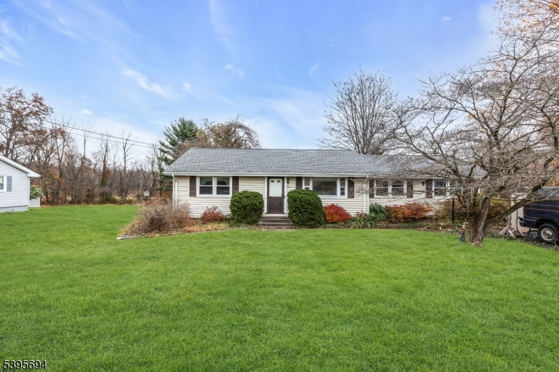 58 Sand Hill Rd, Clinton Twp., NJ 08801