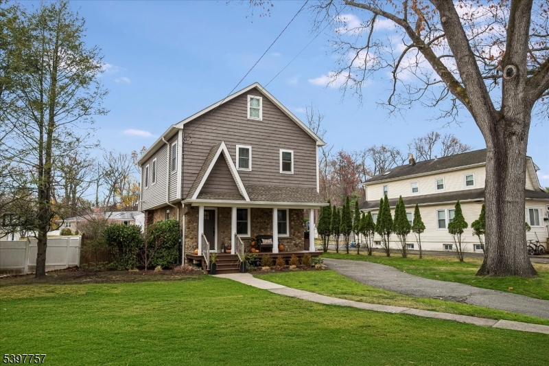 91 Keyes Rd, Livingston Twp., NJ 07039