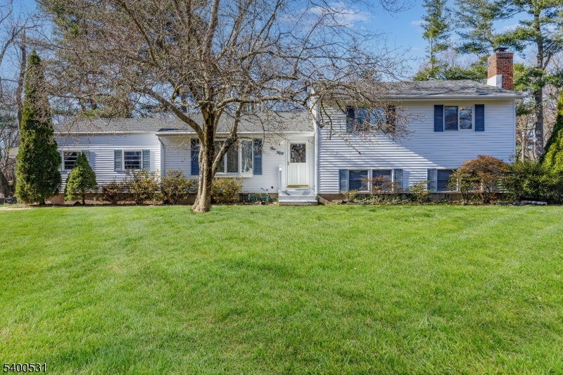 150 Cloverdale Cir, Tinton Falls Boro, NJ 07724
