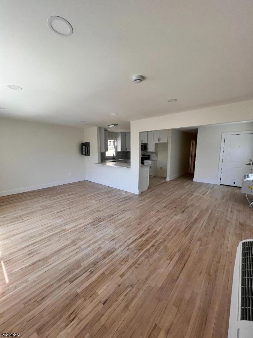 Guttenberg Town, NJ 07093,72 69Th St #2A