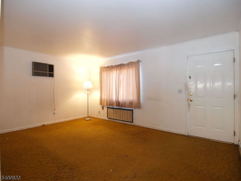 Lodi Boro, NJ 07644,8 Annette Ter