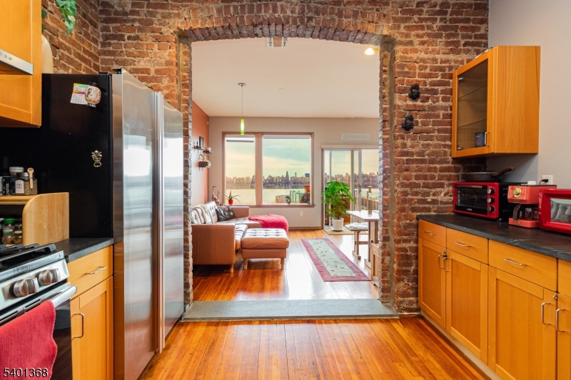 Cliffside Park Boro, NJ 07010,152 Pine St