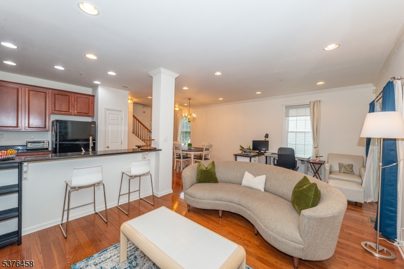 802 Donato Cir, Scotch Plains Twp., NJ 07076