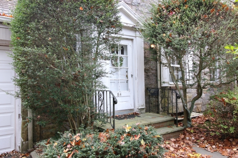 Tenafly Boro, NJ 07670,84 Howard Park Dr