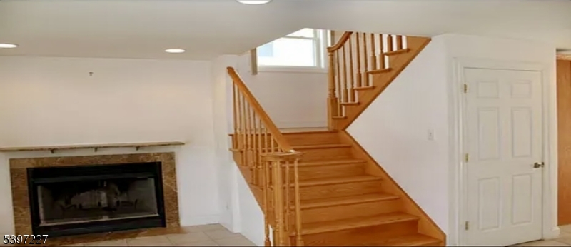 Lyndhurst Twp., NJ 07071,498 6Th Ave