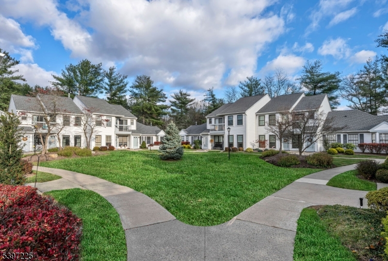 80 Konight Ct, Mahwah Twp., NJ 07430