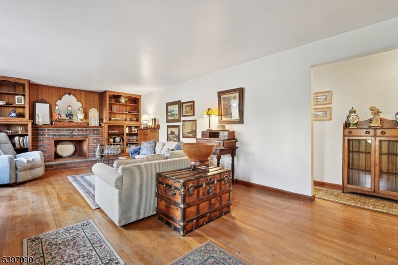 Livingston Twp., NJ 07039,29 Sycamore Ave