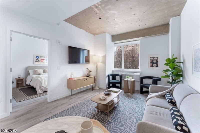 Newark City, NJ 07102,10 Commerce Ct #3C