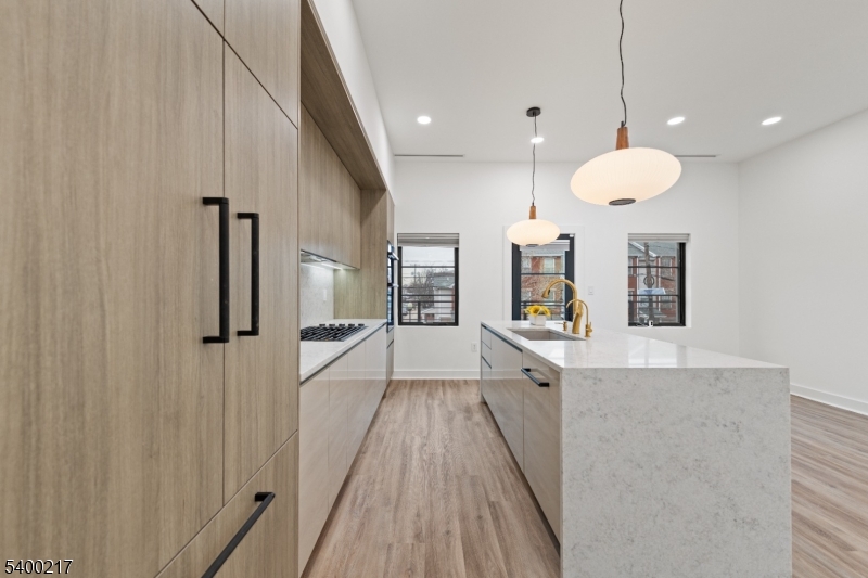 Elizabeth City, NJ 07206,2 Harbor Front Plz