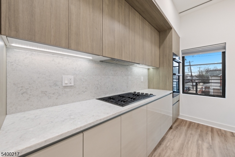 Elizabeth City, NJ 07206,2 Harbor Front Plz