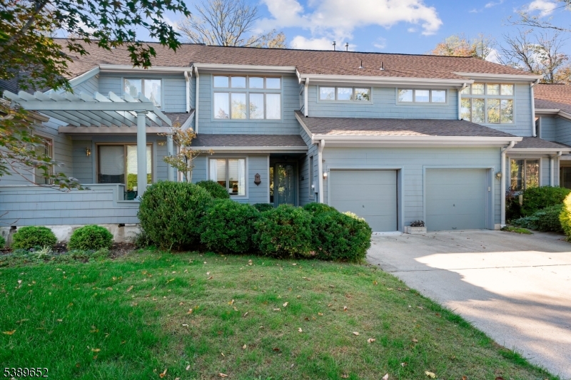 2 Waterford Ct, Lambertville City, NJ 08530