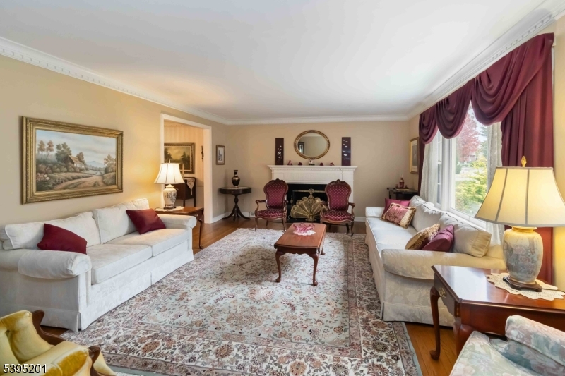 Morris Twp., NJ 07960,9 Beechwood Dr