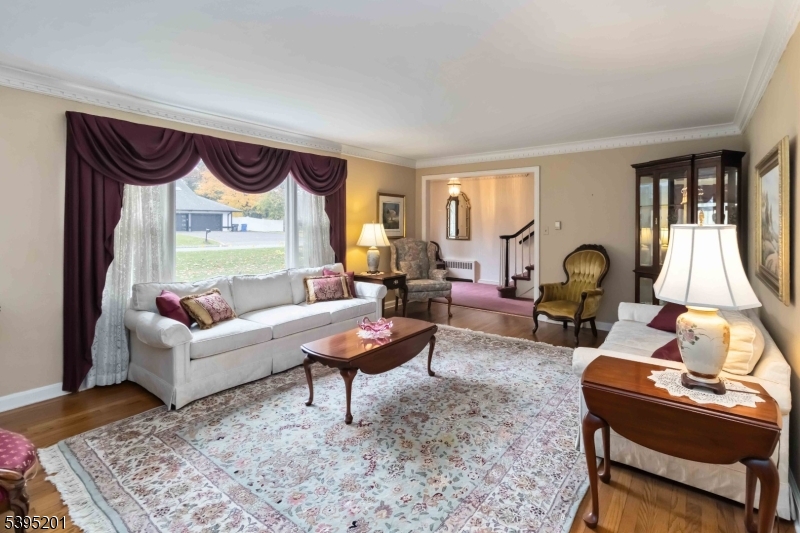 Morris Twp., NJ 07960,9 Beechwood Dr