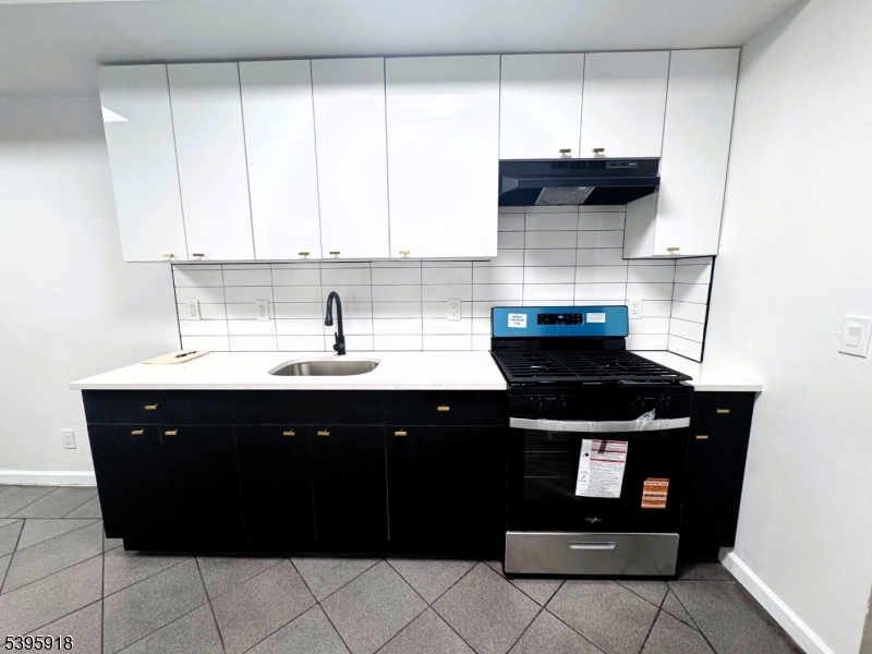 Elizabeth City, NJ 07201,158 Catherine St #A