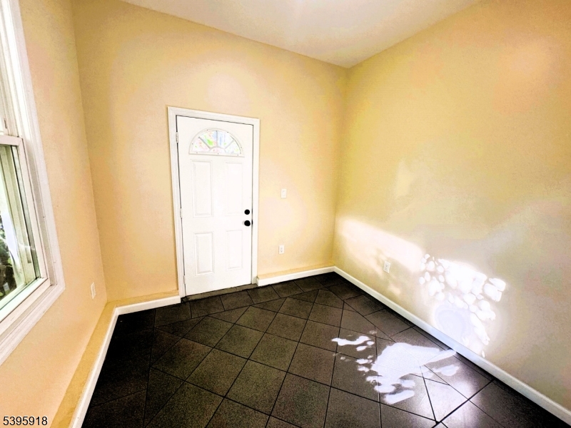 Elizabeth City, NJ 07201,158 Catherine St #A