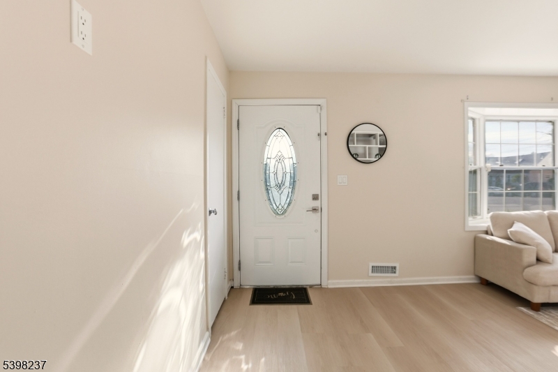 Woodbridge Twp., NJ 07067,24 Frederick Ave