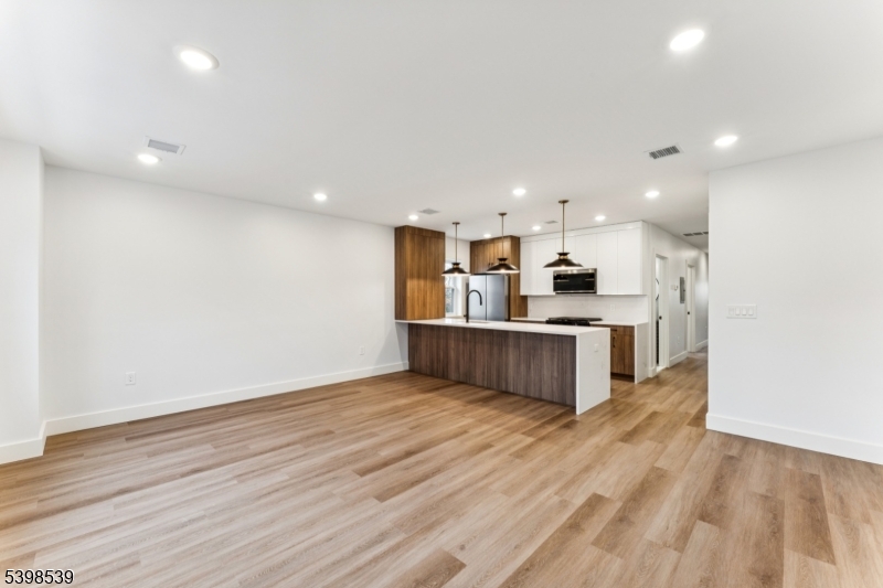 East Orange City, NJ 07018,84 Hollywood Ave #2