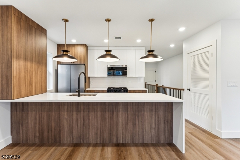 East Orange City, NJ 07018,84 Hollywood Ave #2