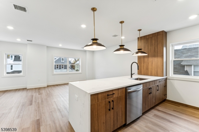 East Orange City, NJ 07018,84 Hollywood Ave #2