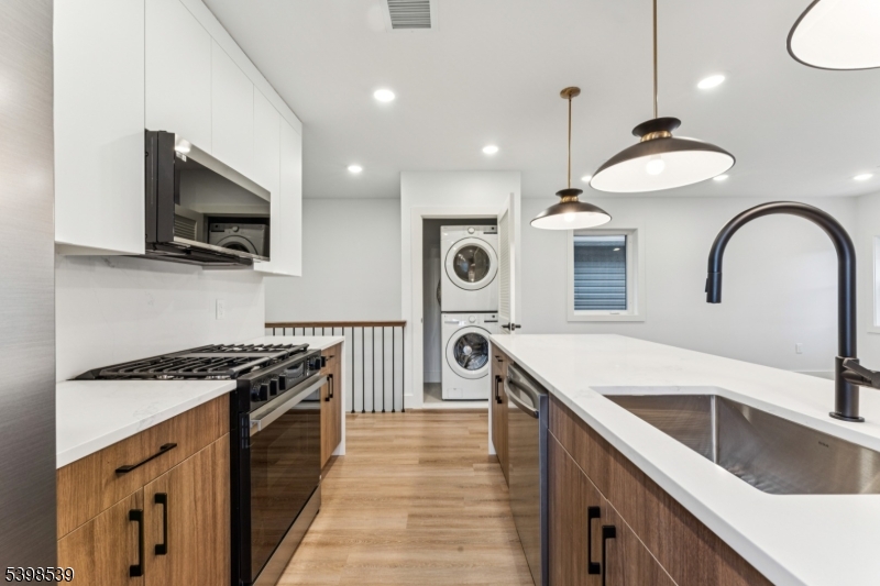 East Orange City, NJ 07018,84 Hollywood Ave #2