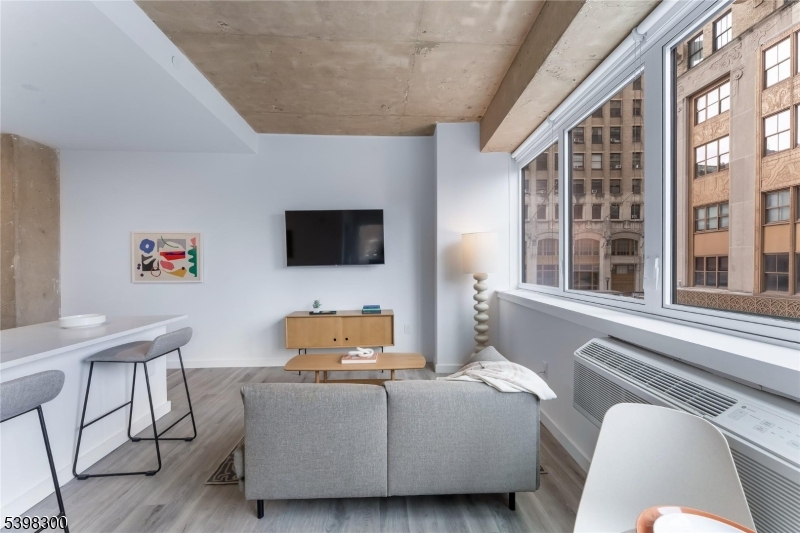 Newark City, NJ 07102,10 Commerce Ct #2G