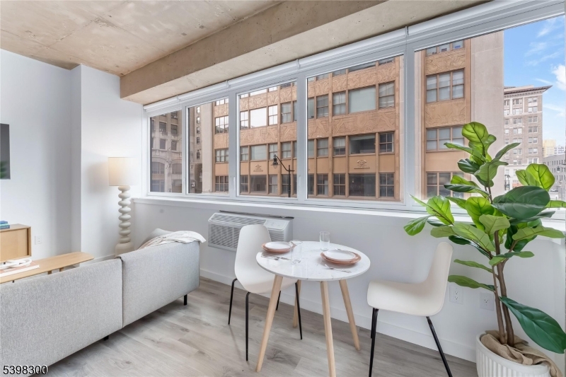 Newark City, NJ 07102,10 Commerce Ct #2G